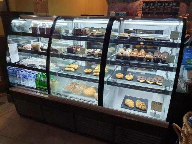 یخچال ویترینی مشکی؛ سرمایشی جنس ورق گالوانیزه طراحی منحصر به فرد