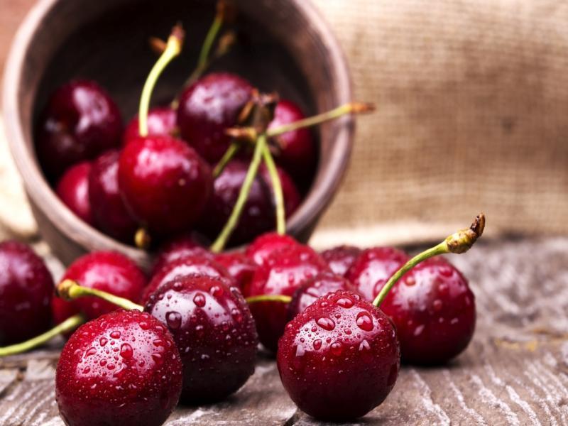 گیلاس صورتی؛ طبع گرم شیرین مقاوم سرما 2 رنگ زرد قرمز