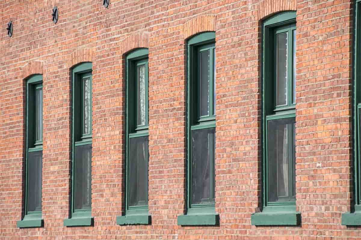 آجر نسوز نما تبریز؛ پرتقالی قرمز 2 طرح کرکره ای رستیک Tabriz