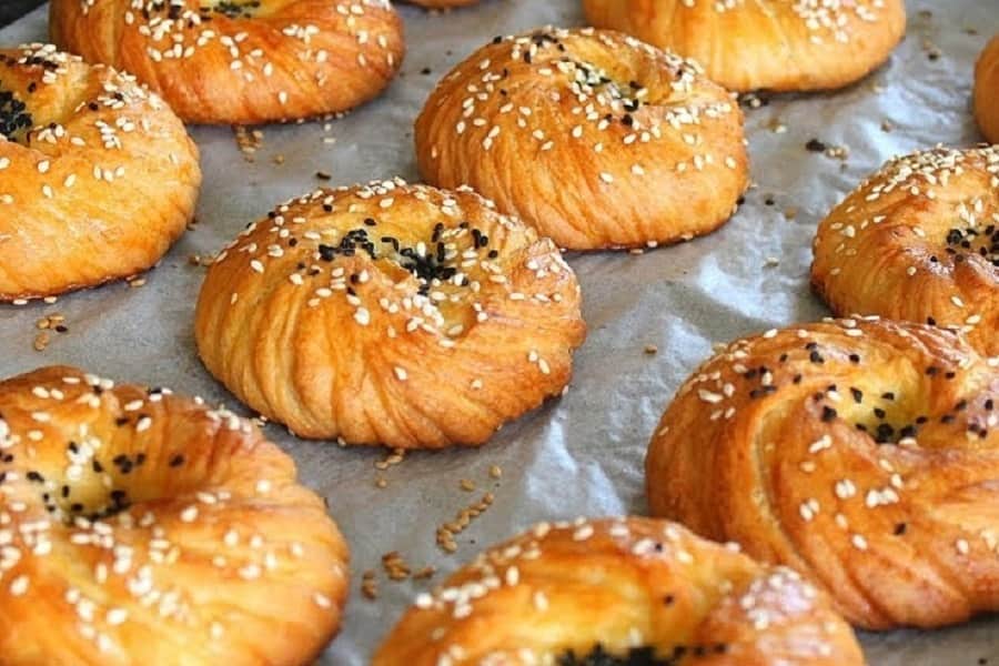 کلوچه خانگی افغانی (کوکی) کارتنی فله ای 3 طعم دارچین زنجبیل گل محمدی