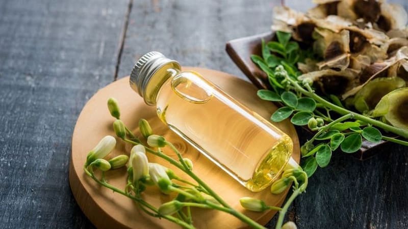 مورینگا رفع تیرگی (روغن مایع) آبرسان درمان لک پوستی ویتامین A E C