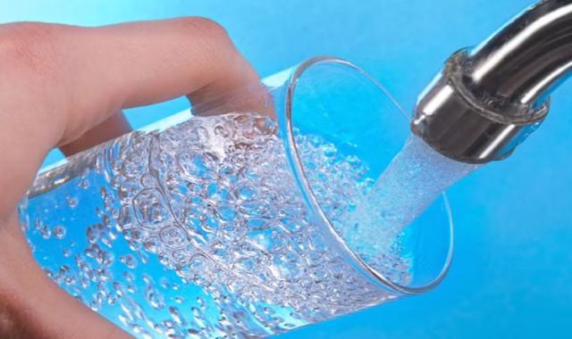 دستگاه تصفیه آب خانگی در شیراز؛ سفید آبی (سی سی کا سامسونگ سافت واتر)