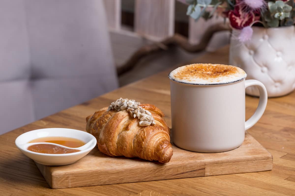 قهوه اسپرسو پر خامه؛ تسکین دهنده آرامش اعصاب تلخ شیرین انرژی بالا Coffee