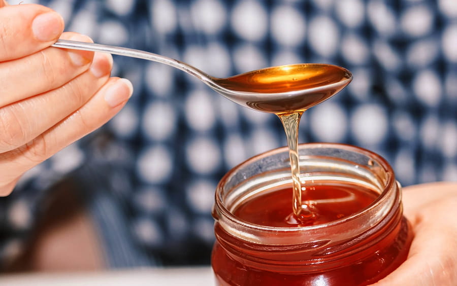 عسل زرشک حکیم؛ تقویت مو رفع مشکلات گوارشی رنگ کهربایی honey