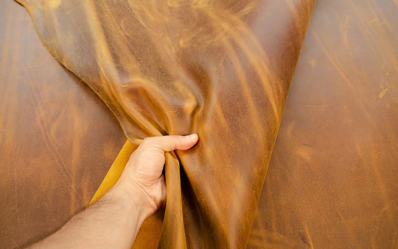 چرم شتری رنگ؛ مستطیل مربع مناسب لباس کیف کفش leather