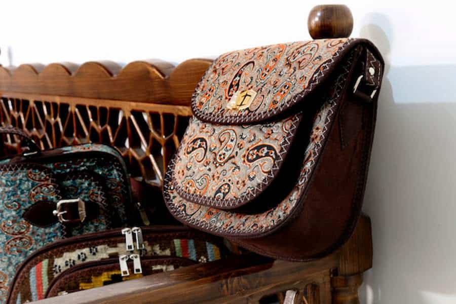 کیف ترمه یزد؛ دوشی سبک سنتی لمینت شده فوم Lining