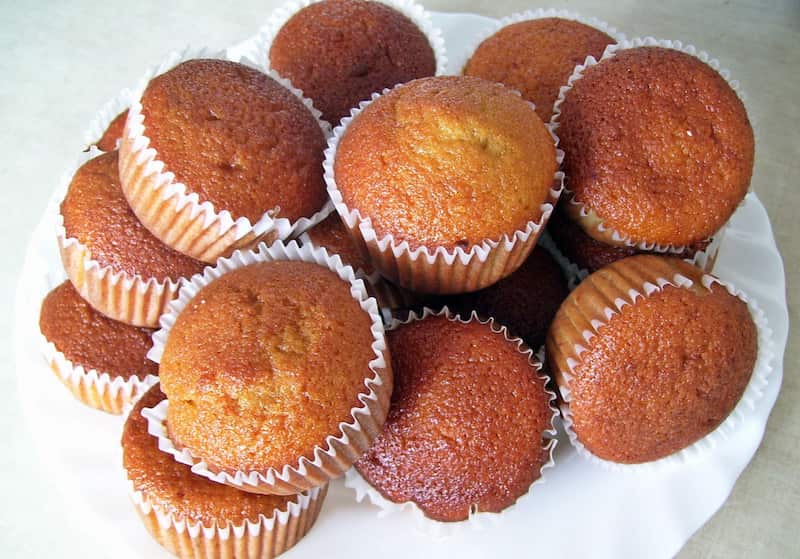 کیک یزدی خانگی در توستر؛ نیمه اسفنجی 2 نوع کشمشی ساده Protein