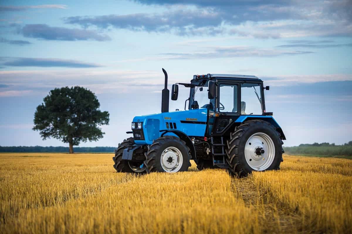 تراکتور نیوهلند پیشرفته؛ موتور 80 اسب بخارا مناسب گود برداری خاک ورزی