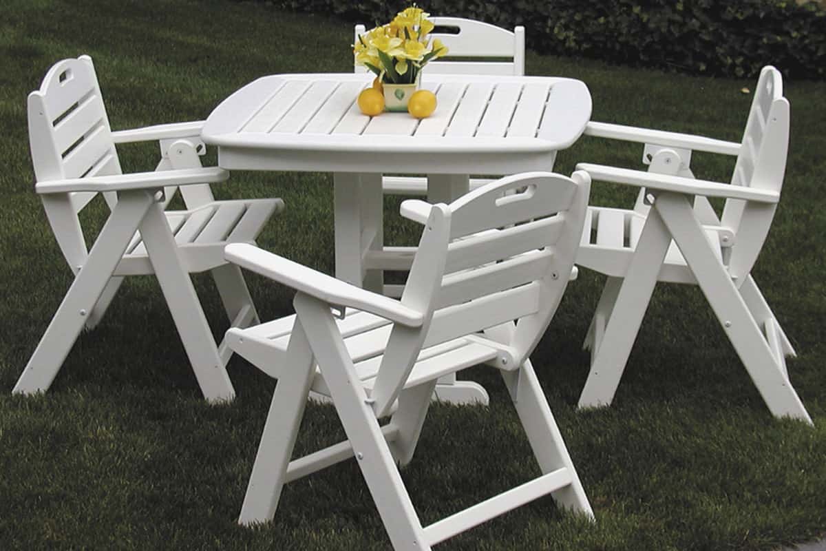 میز و صندلی پلاستیکی در رشت؛ دسته دار حصیری 2 رنگ سفید قهوه ای