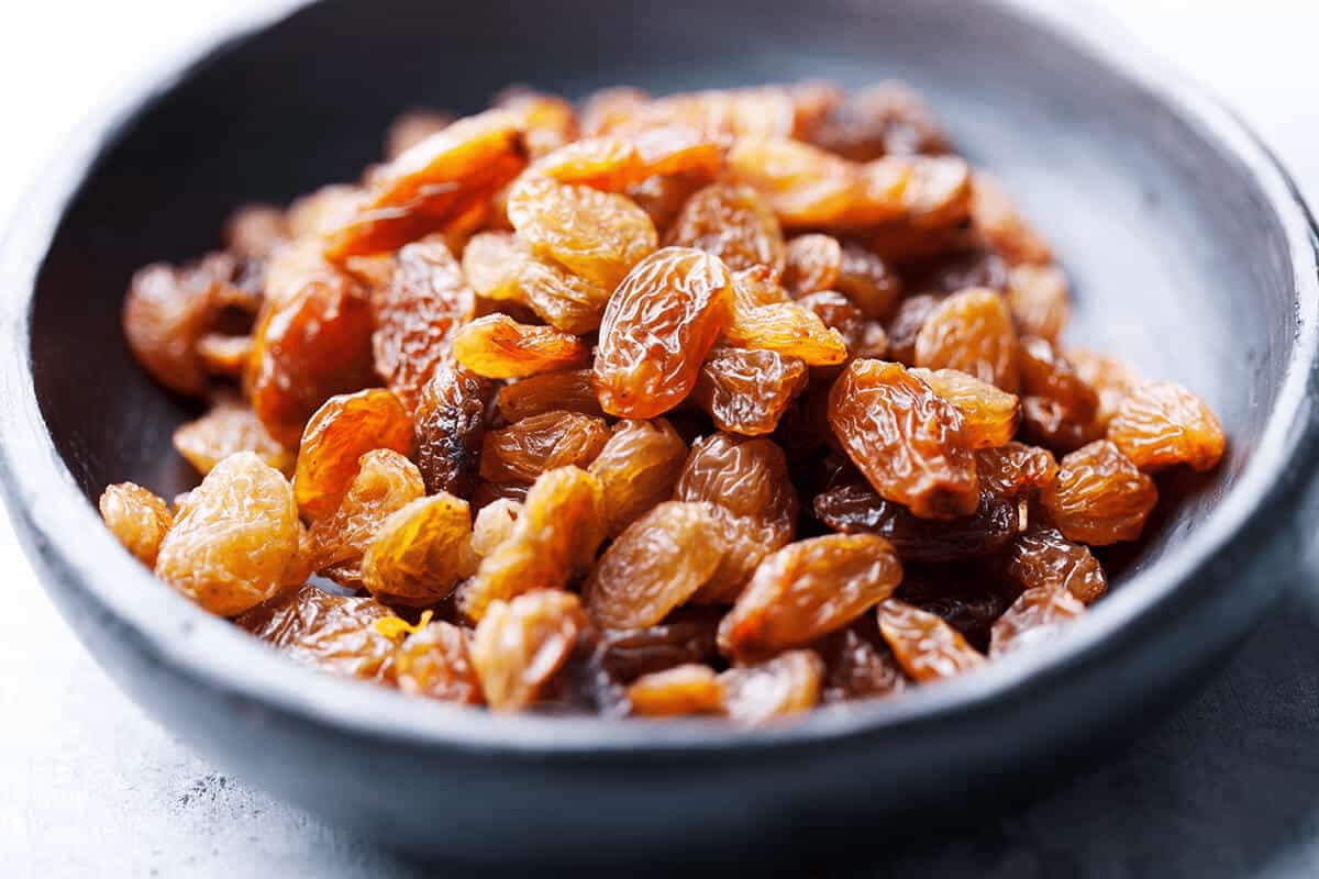 کشمش پلویی بسته بندی؛ اصلی ترین خشکبار ایران سنتی شیرین بدون روغن