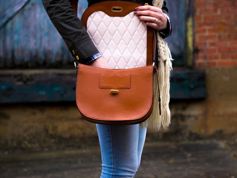 کیف dkny؛ پی وی سی چرم (مجلسی اسپرت) کرمی سفید صورتی