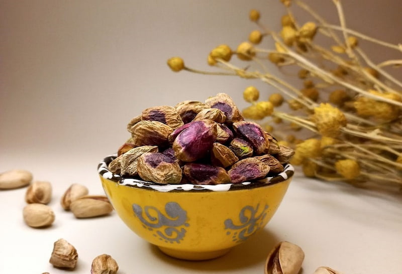 مغز پسته در بارداری؛ ویتامین آنتی اکسیدان پلی فنول طبع گرم 562 کیلو کالری