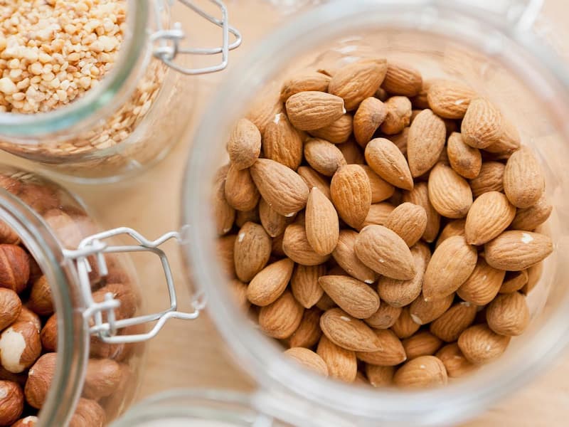 بادام درختی برای مو؛ شیرین خوشمزه ویتامین B رفع شوره سفیدک سر