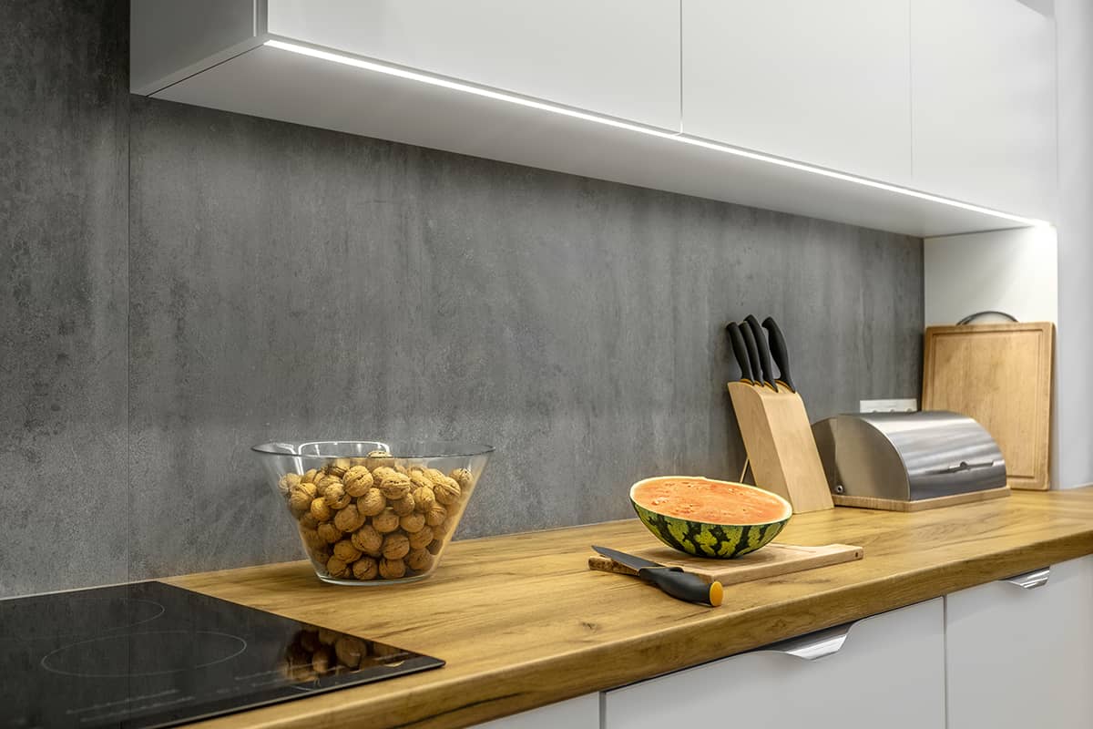 کاشی بین کابینتی تیره؛ مقاوم برابر آب چربی نصب با چسب Tile