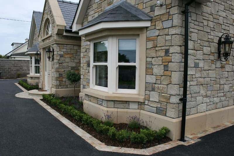 سنگ آنتیک مربعی؛ کرم قهوه ای 2 کاربرد بین کابینت راهرو Antique