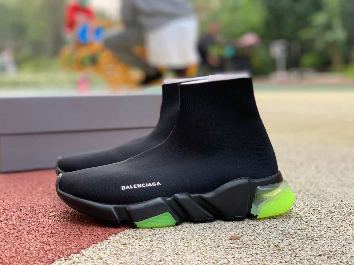 کفش بالنسیاگا؛ ادرای رسمی ضد فرسایش جنس پارچه polyester