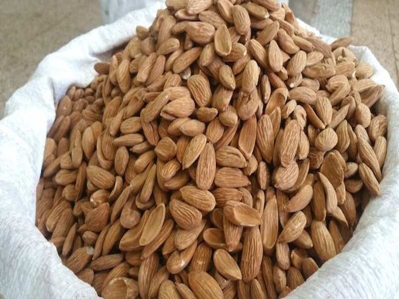 مغز بادام درختی خام؛ شیرین خوشمزه مناسب سلامت قلب almond