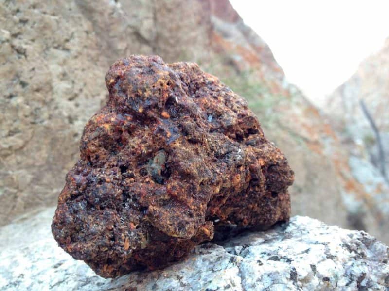 سنگ آهن هماتیت یزد؛ فرآوری شده کدر سه رنگ خاکستری قهوه ای Red