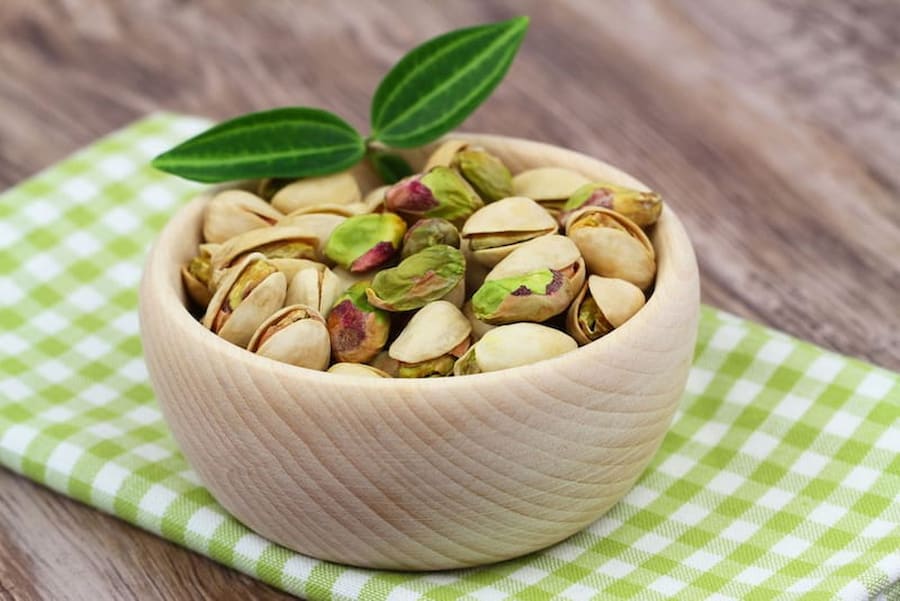 پسته با پوست 1401؛ گرم خشک 3 مدل فندقی اکبری کله قوچی Carbohydrate