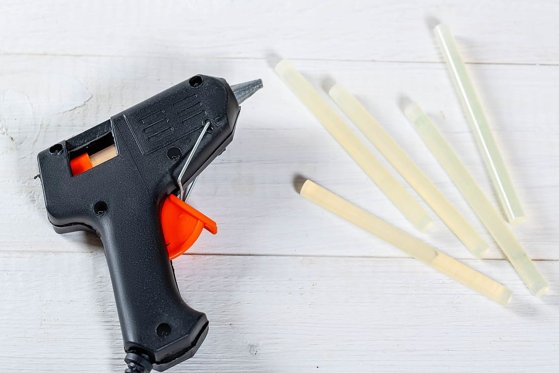 چسب حرارتی صنعتی سفید؛ قطره ای یک دو سه فوم sealing