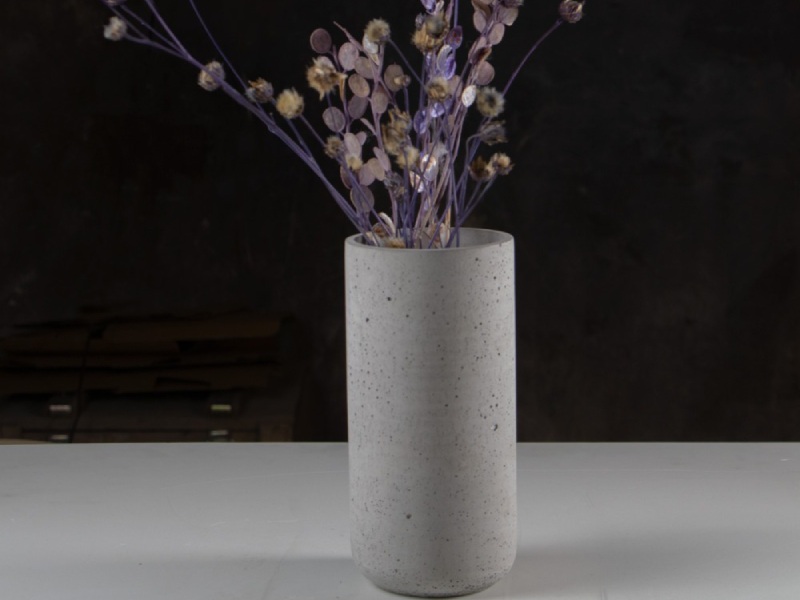 گلدان سفالی بلند با گل مصنوعی؛ خام لعاب دار 3 رنگ قهوه ای سفید طوسی