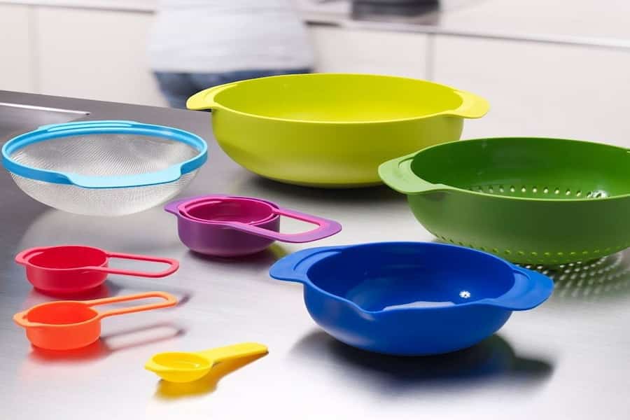 ست ظروف پلاستیکی زیبا؛ درب دار مقاوم (سفید مشکی رنگی)