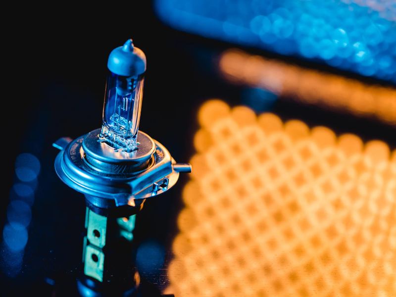 لامپ چراغ جلو پراید 131؛ سفید 3 شاخه حفاظ شیشه ای کم مصرف