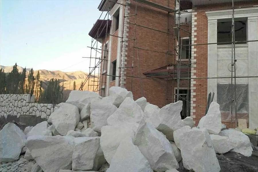 سنگ لاشه بنایی مشهد؛ دیوار کف 3 رنگ مشکی قرمز طوسی CaCo3