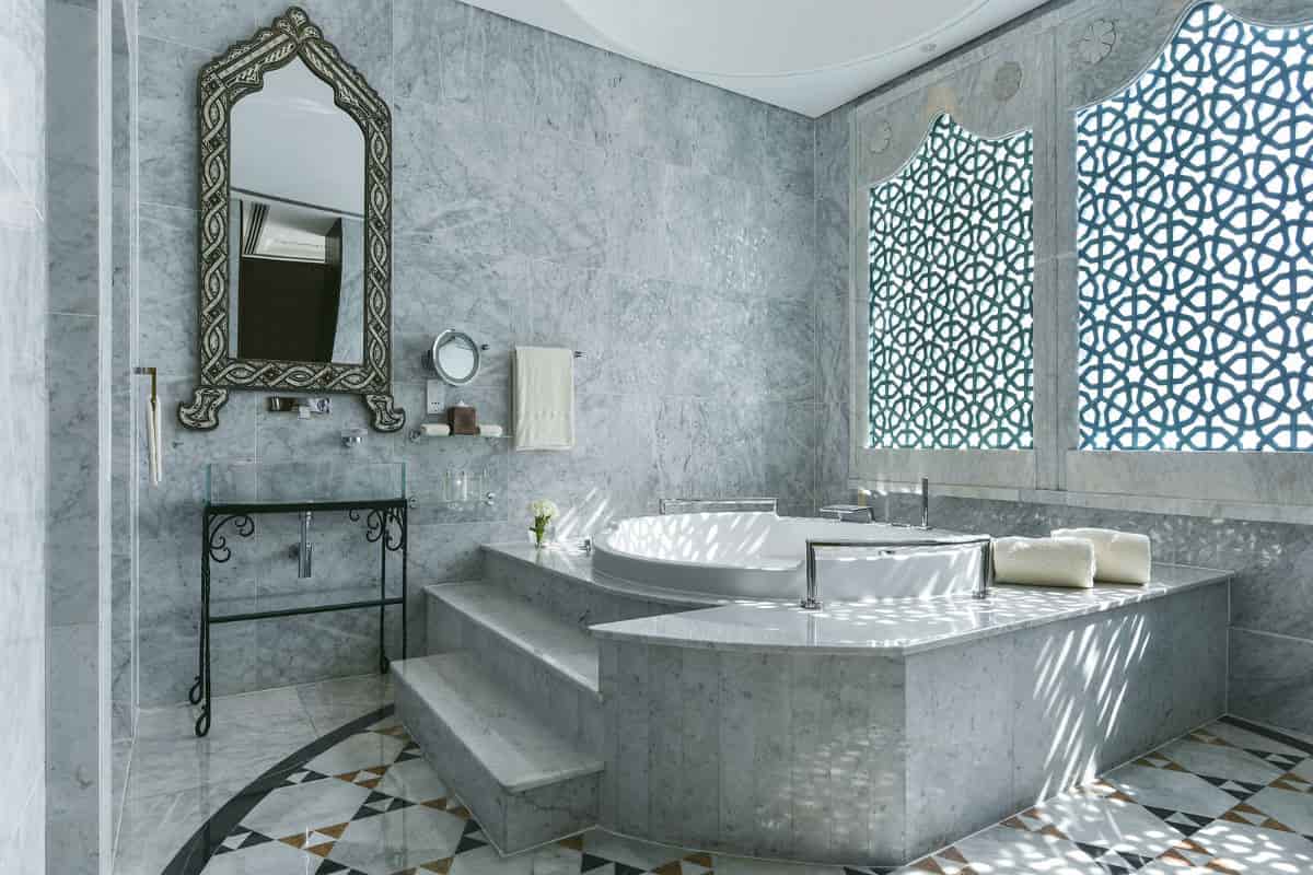 کاشی و سرامیک مهسرام یزد؛ تنوع طرح رنگ دیوار آشپزخانه ابعاد قابل سفارش Yazd