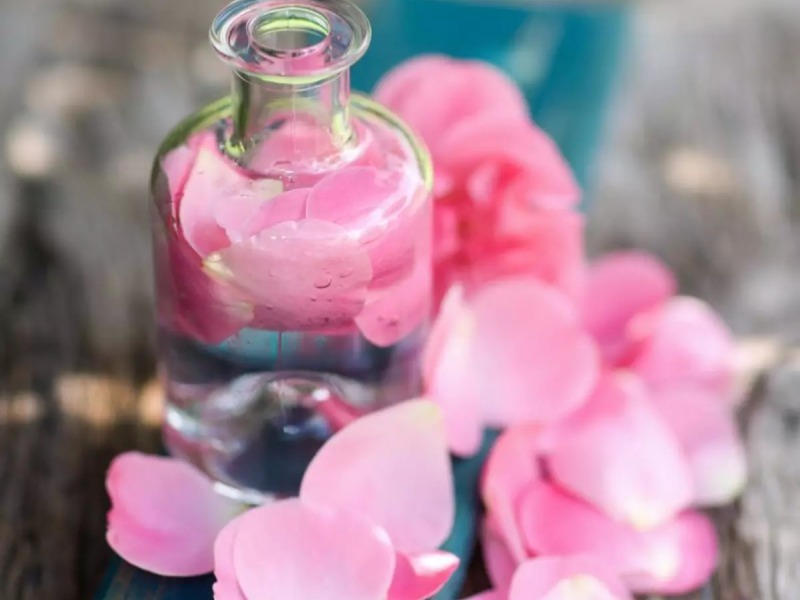 گلاب در دستگاه بخور سرد؛ دو آتیشه ممتاز پاکسازی پوست حاوی Vitamin C