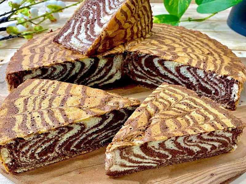 کیک خانگی زبرا؛ دسر مناسب جشن تولد میوه‌ای Homemade