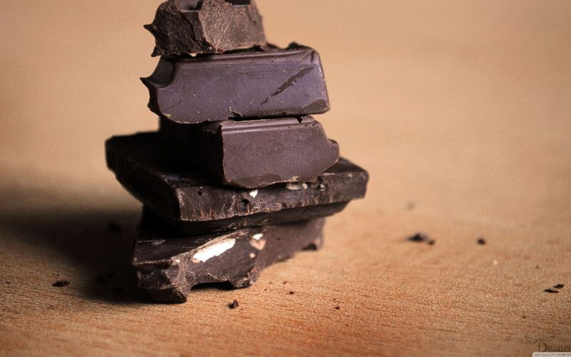 شکلات فندقی ملیکا؛ غلظت بالا عطر و طعم ملایم(حاوی فندق آسیاب شده) مناسب تزئینات کیک