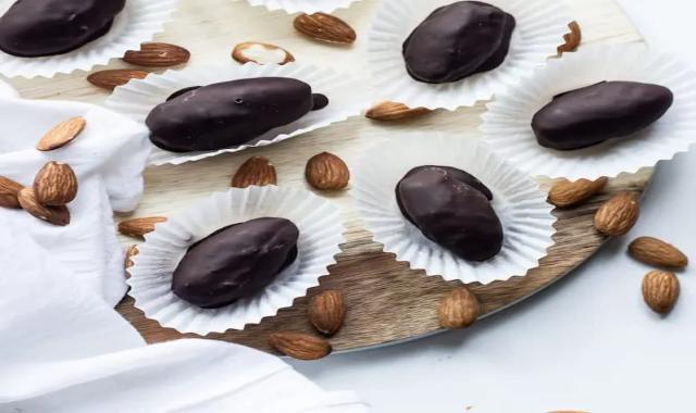 خرما بسته بندی تک نفره کرج؛ مدل ترحیم مجلسی ساده 30 گرمی