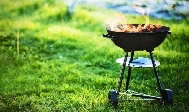 منقل چرخدار؛ فلزی مس ذغال گاز  2 ویژگی سبک حمل آسان