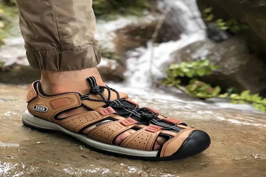 صندل مردانه اسپرت؛ استاندارد کفه نرم مشکی (جلو باز بند دار) چرم