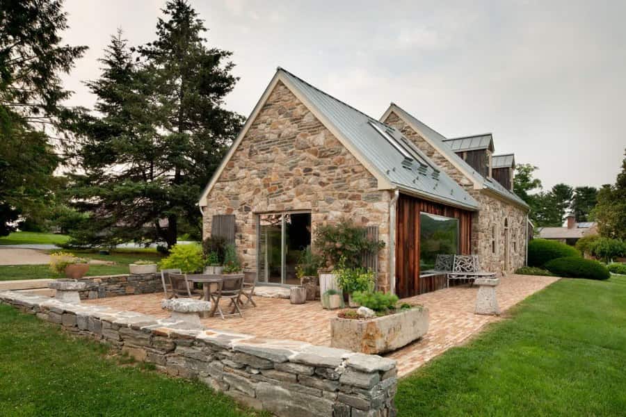 سنگ ساختمانی محلات؛ فاقد ترک تنوع زیاد رنگ (آبی زرد قرمز)