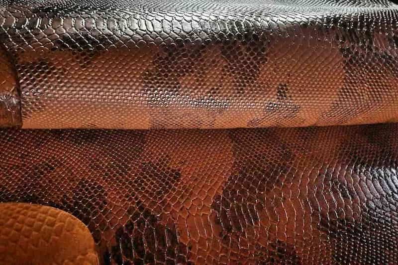 چرم مار؛ نرم لطافت بالا مقاوم برابر پارگی قابلیت شستشوی ساده Snake