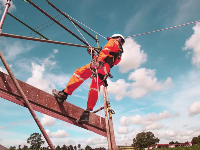 لباس ایمنی کار در ارتفاع؛ سرهمی دو تکه 2 جنس الیاف طبیعی پلیمر