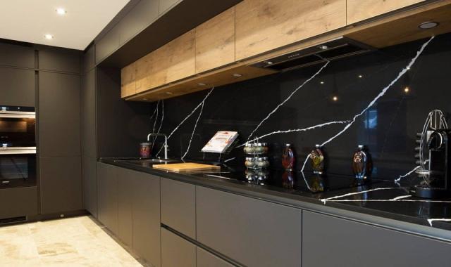 کاشی بین کابینتی طرح سنگ مشکی؛ لعاب دار 2 نوع (مات براق)