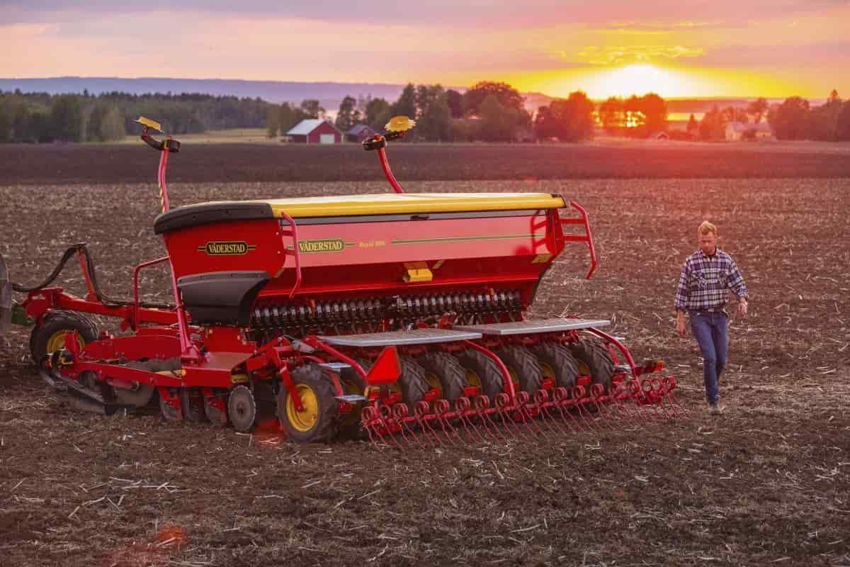 دستگاه بذرپاش گندم؛ دستی چرخدار پشتی تراکتوری 3 نوع برقی بنزینی گازوئیلی