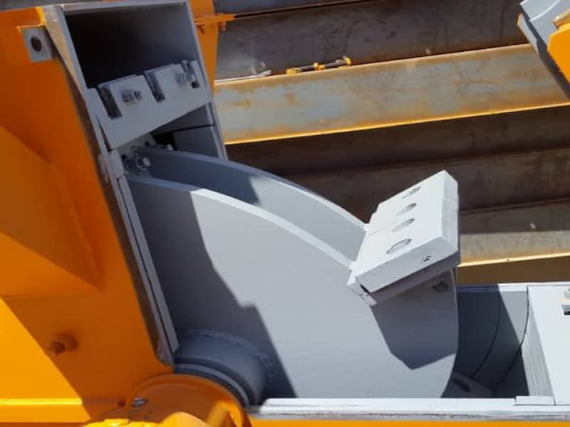 لوازم سنگ شکن یزد؛ فک ثابت شانه متحرک هیدروکن آهنی equipment