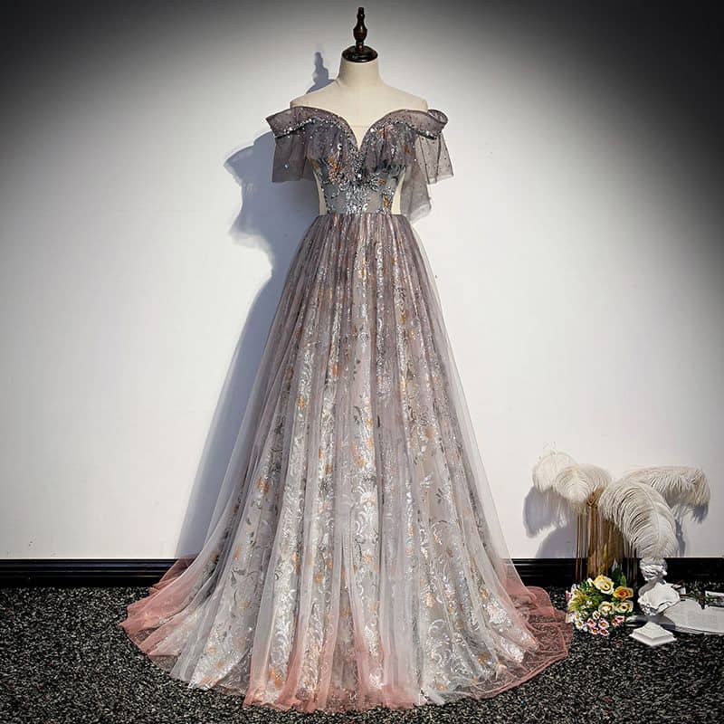 لباس مجلسی در رشت؛ کار شده قرمز طلایی بلند 2 مدل دکلته قایقی