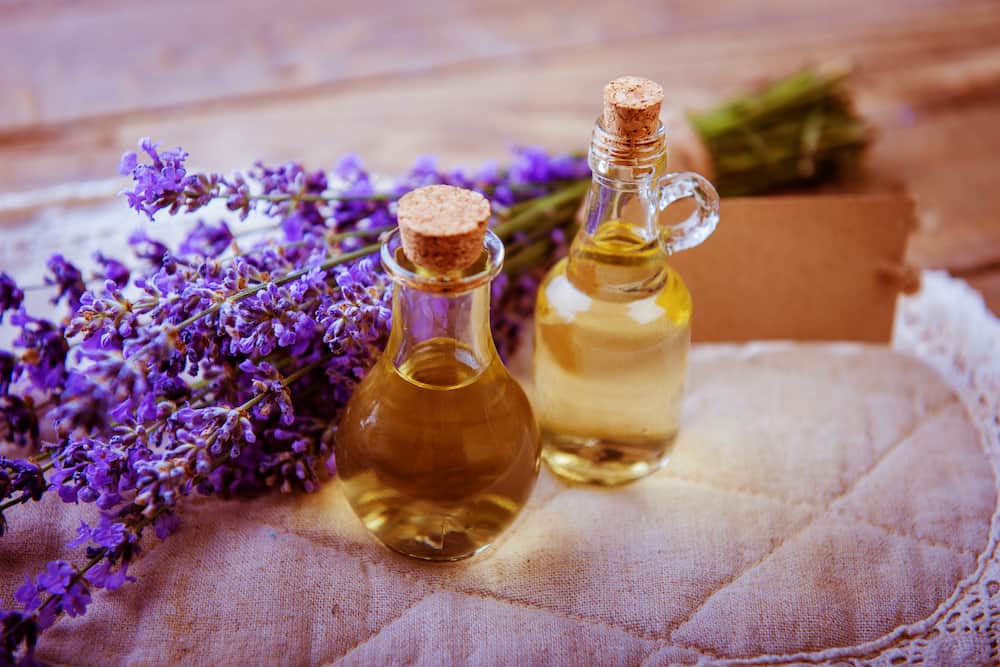 روغن بنفشه پایه زیتون؛ طبع سرد تر رفع ریزش مو بیماری پوستی 60 میلی لیتر