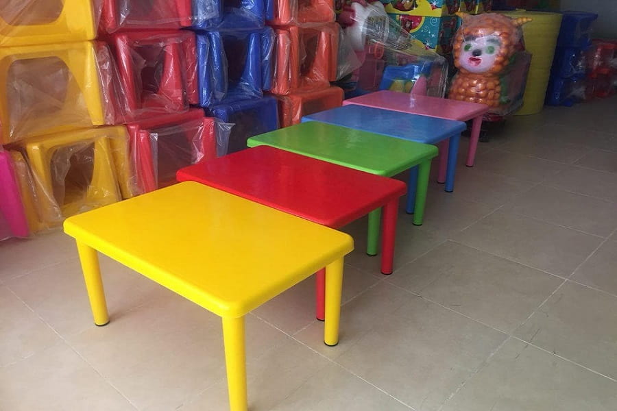 میز پلاستیکی چهار نفره ناصر؛ حصیری پایه فلزی 2 نوع ساده تاشو