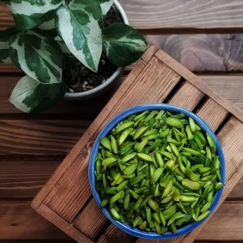 خلال بادام سبز؛ ویتامین E فیبر شیرینی پزی Almond slice