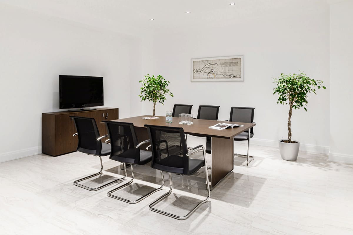 مبلمان اداری لیور؛ چرم مدرن کلاسیک (مشکی قهوه ای) کنفرانس کارمندان