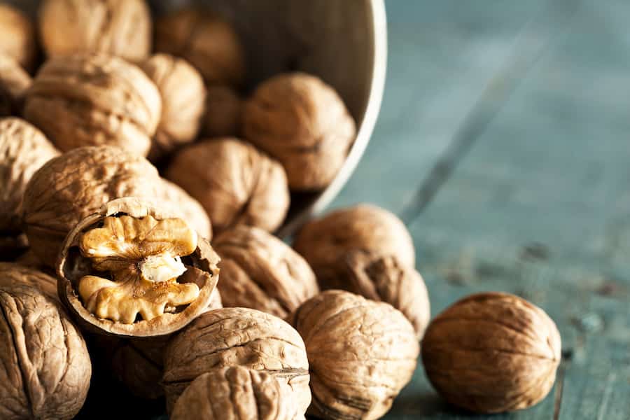 گردو فرانسوی؛ سفید دو پوست خوشه ای حاوی فسفر ویتامین Manganese