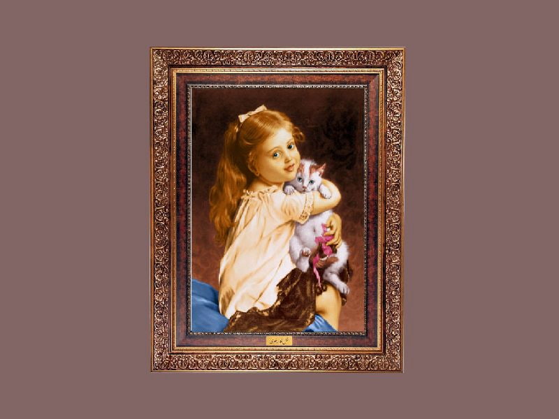 تابلو فرش چهره در یزد؛ ماشینی دستباف (کوچک متوسط) قاب طرحدار