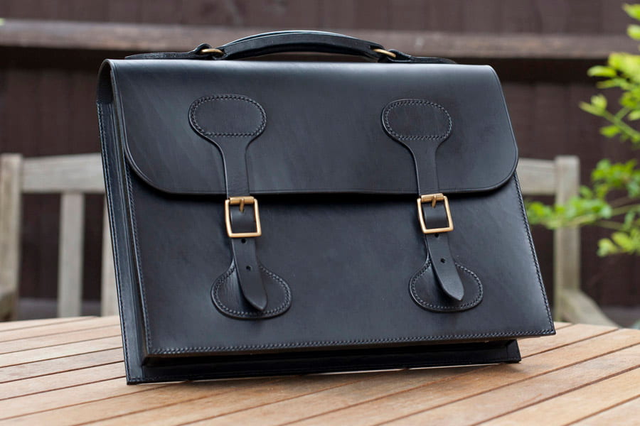 کیف coach؛ چرم  مشکی سفید ایستاده ابعاد (13* 10* 20) سانتی‌متر