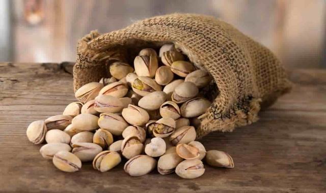 پسته خام در بارداری؛ آنتی اکسیدان فیبر 2 ویتامین (B6 E)